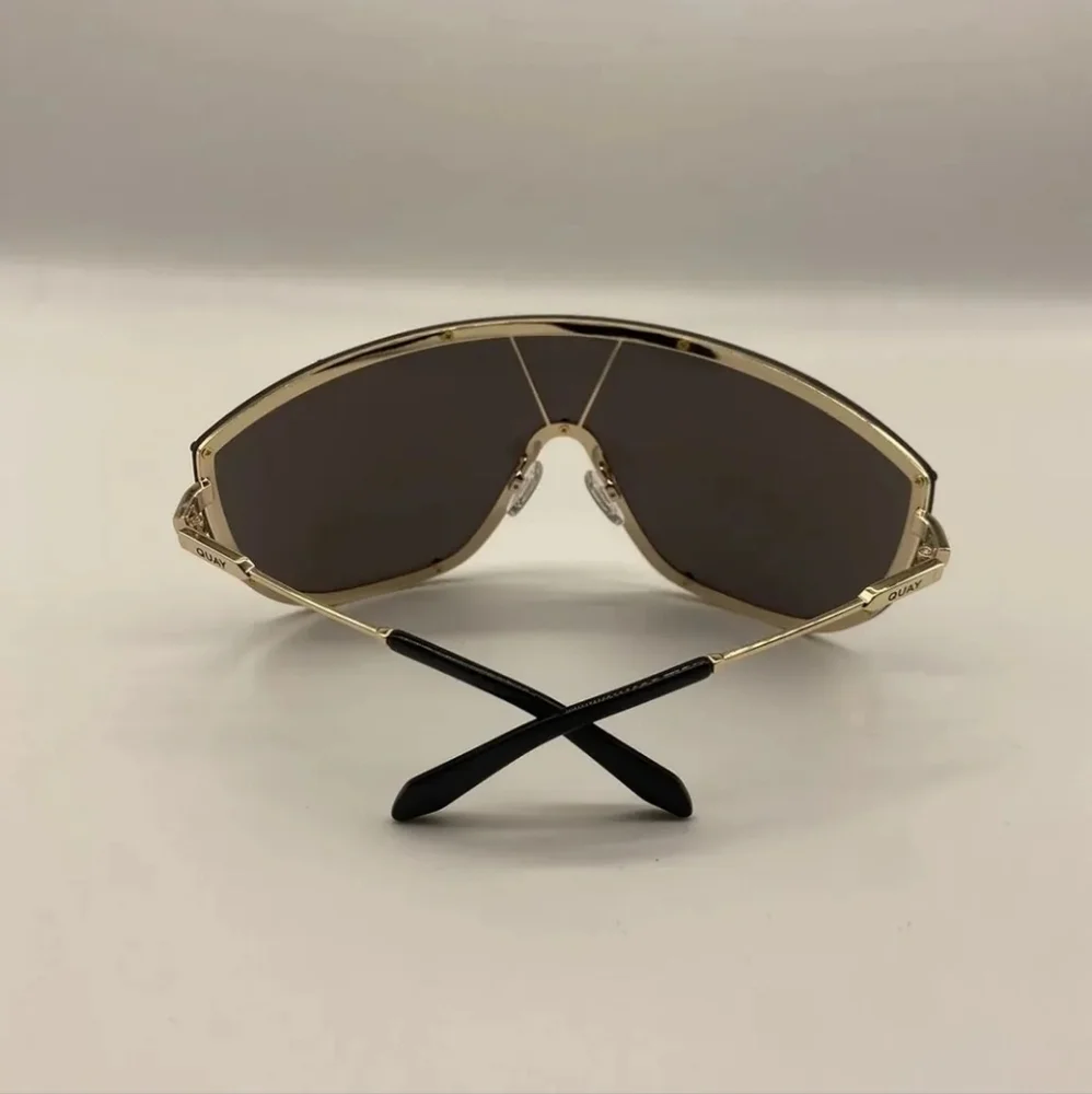 SOLD‼️NEW Quay On Set Sunglasses - Picture 5 of 6